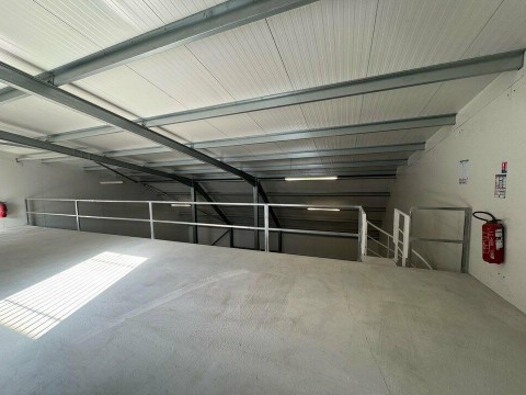 Vente Local commercial Local d'activité / Entrepôt, 278 m2 à Gémenos (13420)
