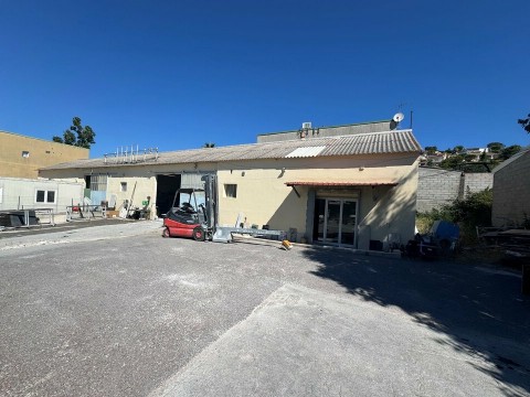 Vente Local commercial Local d'activité / Entrepôt, Terrain, 180 m2 à Carnoux en provence (13470)