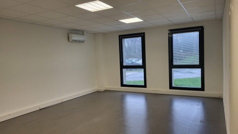 Vente Bureaux / Locaux professionnels, 970 pi2 à Saint-Nazaire (44600) en France