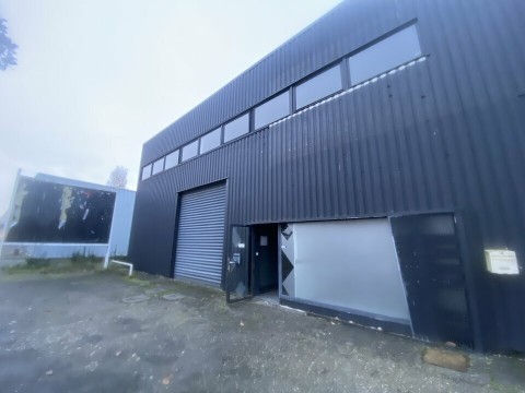 Vente Local commercial , 2700 pi2 à Mont-de-Marsan (40000) en France