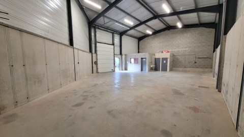 Vente Local d'activité / Entrepôt, 180 m2 à Saint-Pierre-de-Boeuf sur un emplacement N°1 (42520)
