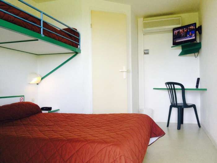 Vente Hôtel restaurant 2* de 61 chambres avec piscine et terrain de tennis dans les Landes sur un axe passant (40)