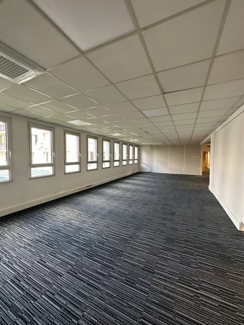 Vente Bureaux / Locaux professionnels, 3340 pi2 à Clichy (92110) en France