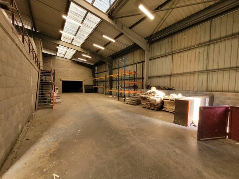 Vente Local d'activité / Entrepôt, 480 m2 à Saint-Pierre-de-Boeuf (42520)