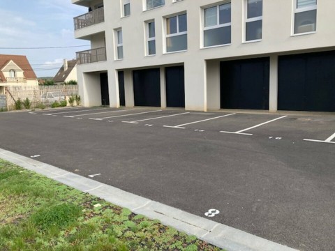 Vente Local commercial , 141 m2 à Freneuse (78840) en France