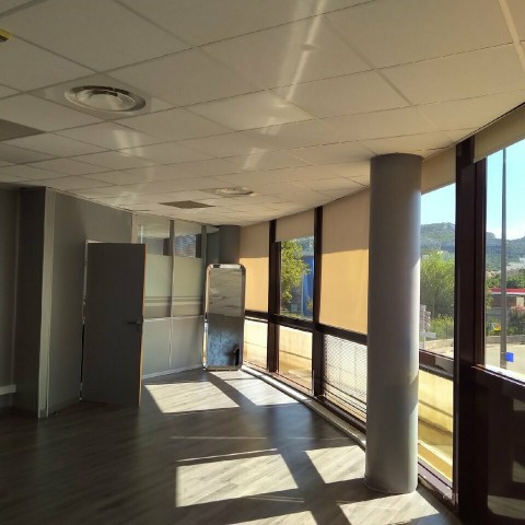 Vente Bureaux / Locaux professionnels, 262 m2 à Marseille 8ème (13008) en France