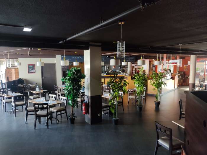 Vente Brasserie placée dans une galerie marchande et en plein développement, proche de La Roche-sur-Yon (85000)