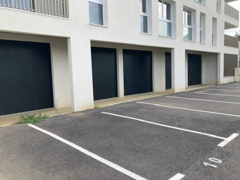 Vente Local commercial , 331 m2 à Freneuse (78840) en France