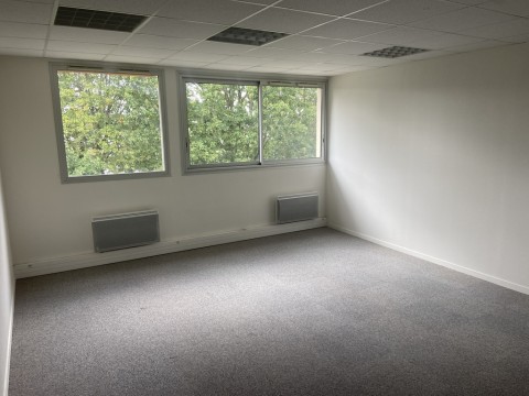 Vente Bureau indépendant de 26 m2 dans un centre d'affaires, à La Roche-sur-Yon (85000) en France