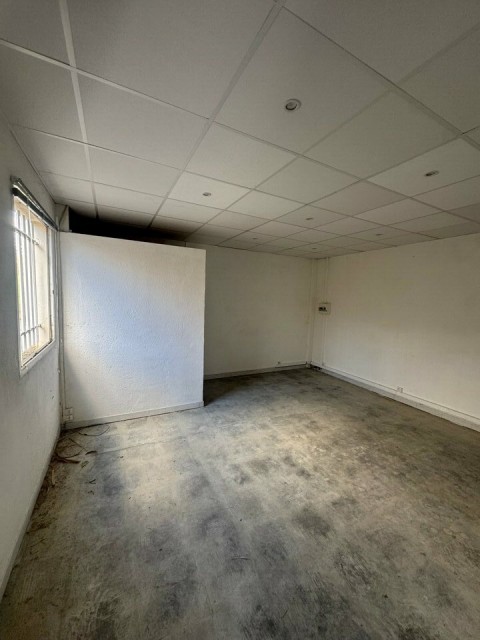 Vente Local commercial , 35 m2 à Aubagne (13400), dans une zone dynamique en France