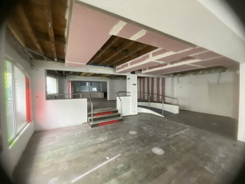 Vente Local commercial , 2490 pi2 à Mont-de-Marsan (40000) en France