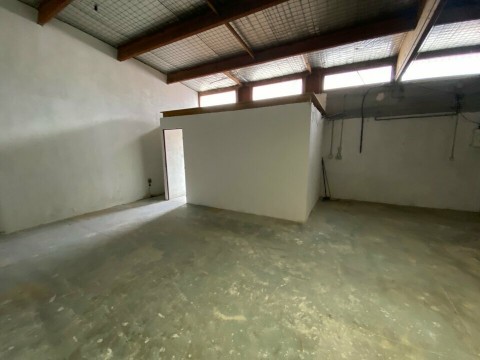 Vente Local commercial Local d'activité / Entrepôt, 120 m2 à Aubagne (13400), dans une zone industrielle en France