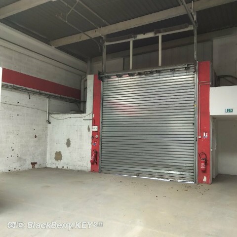 Vente Local d'activité de 567 m² en  zone industrielle à Vitrolles (13)