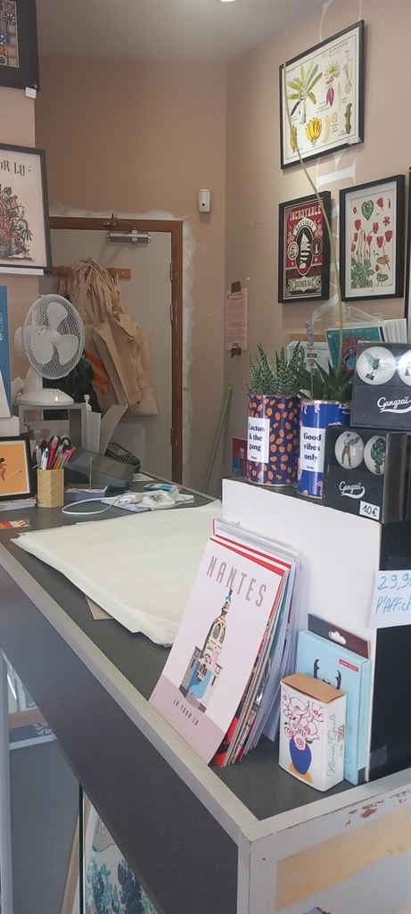 Vente Local commercial de 400 pi2 sur un emplacement N°1, à Nantes (44000) en France