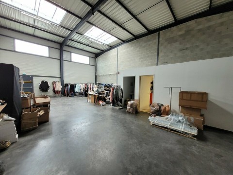 Vente Local d'activité / Entrepôt, 150 m2 à Saint-Pierre-de-Chandieu (69780)