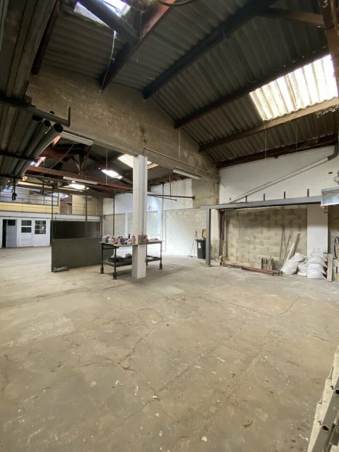 Vente Local commercial Local d'activité / Entrepôt, 480 m2 à Marseille 3ème (13003) en France
