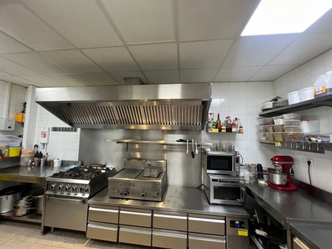 Vente Brasserie licence IV 55 couverts avec terrasse dans un quartier animé, à Paris (75020) en France