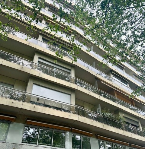 Vente Bureaux / Locaux professionnels, 810 pi2 à Chambéry (73000) en France