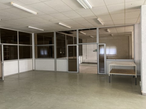Vente Local professionnel de 463 m2 pour des activités artisanales à Taulignan (26770) en France
