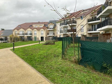 Vente Murs commerciaux, 2370 pi2 à Chalifert (77144) en France