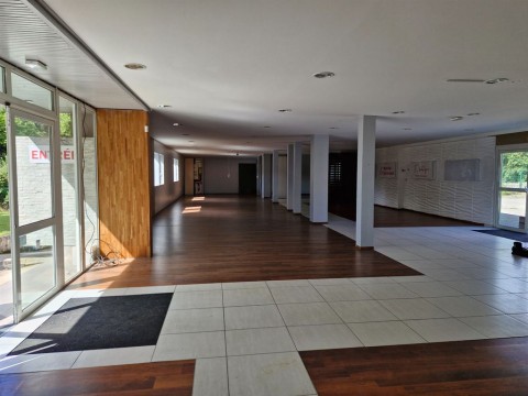 Vente Local commercial , 600 m2 à Nantes (44000) en France