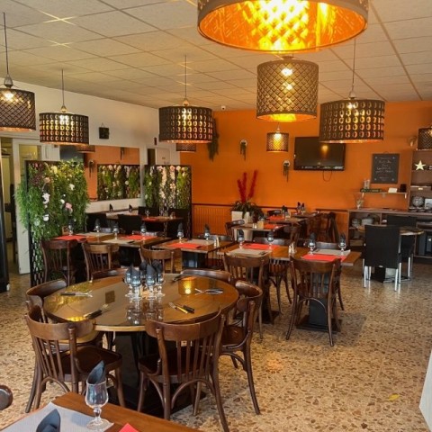 Vente Bar, Restaurant 80 couverts avec terrasse dans une zone industrielle animée, à Vénissieux (69200) en France