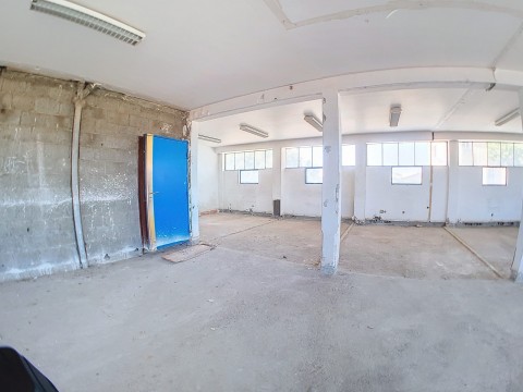 Vente Immeuble, Local d'activité / Entrepôt, Bureaux / Locaux professionnels, 585 m2 en centre ville, à Berre-l'Étang (13130)