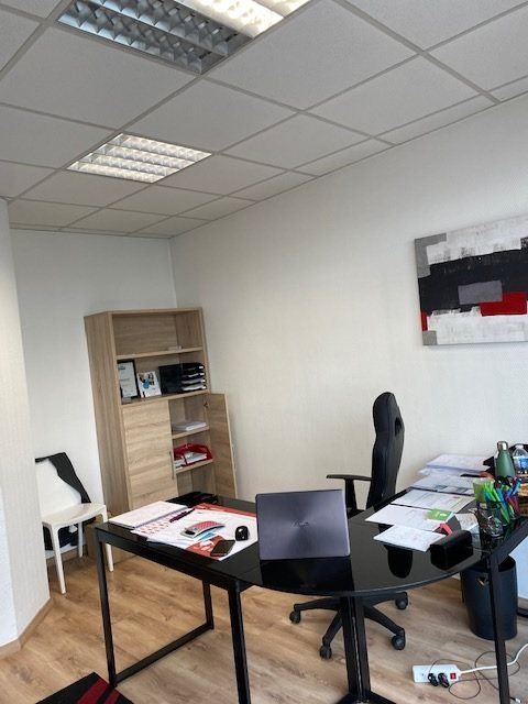 Vente Bureaux / Locaux professionnels, 104 m2 à Saint-Herblain (44800)