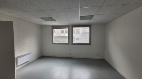 Vente Bureaux / Locaux professionnels, 870 pi2 à La Roche-sur-Yon (85000) en France