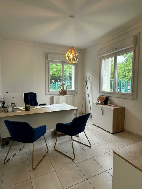 Vente Bureaux / Locaux professionnels, 139 m2 dans une zone d'activité, à Saint-Nazaire (44600)