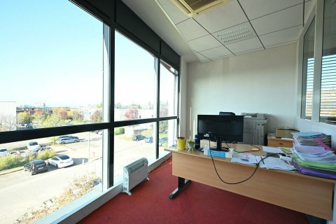 Vente Bureaux / Locaux professionnels, 140 m2 à Saint-Priest (69800)