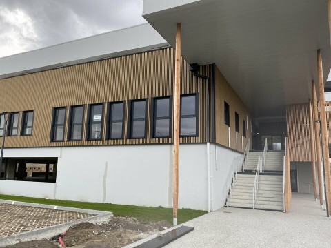 Vente Local commercial/ bureaux, 1530 pi2 à Dax (40100) en France
