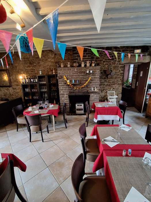 Vente Bar - restaurant avec trois salles, terrasse et logement sur un emplacement N°1, à Flers (61100)