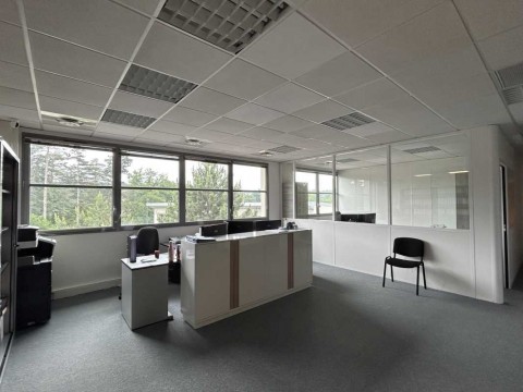 Vente Bureaux / Locaux professionnels, 163 m2 à Saint-Genis-Laval (69230)