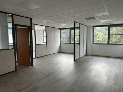 Vente Bureaux / Locaux professionnels, 182 m2 à Saint-Genis-Laval (69230)