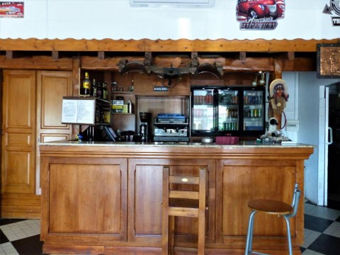 Vente Bar, Pizzeria, Hôtel restaurant d'environ 15 chambres avec piscine et parking proche de Montélimar (26200)