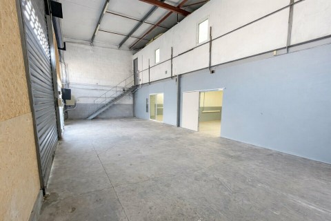 Vente Local commercial Moto / scooter, Local d'activité / Entrepôt, 180 m2 à Aubagne (13400)