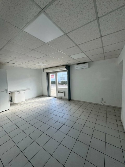 Vente Bureaux / Locaux professionnels, 54 m2 à Aubagne dans une zone industrielle (13400)