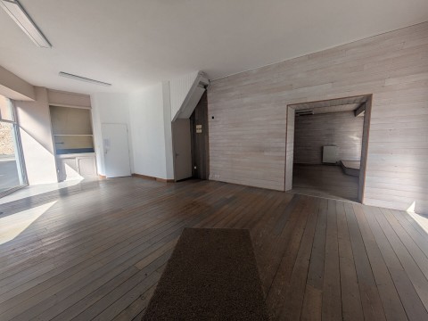 Vente Bureaux / Locaux professionnels, 110 m2 à Fougères (35300) en France