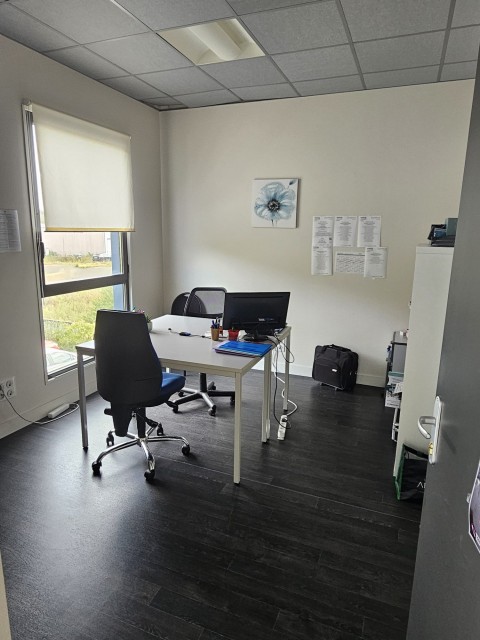 Vente Bureaux / Locaux professionnels, 180 m2 à Saint-Georges-des-Côteaux (17810) en France
