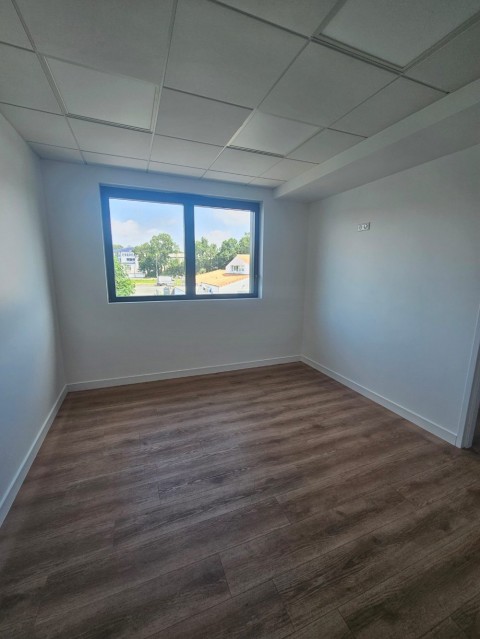 Vente Bureaux / Locaux professionnels, 86 m2 à Saintes (17100) en France