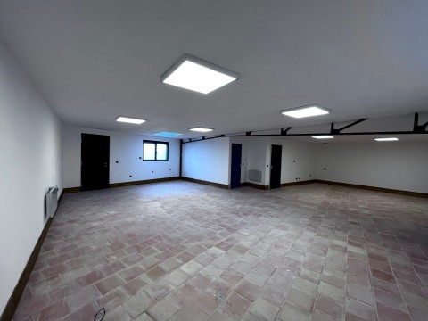 Vente Local professionnel de 100 m2 à Saintes (17100) en France