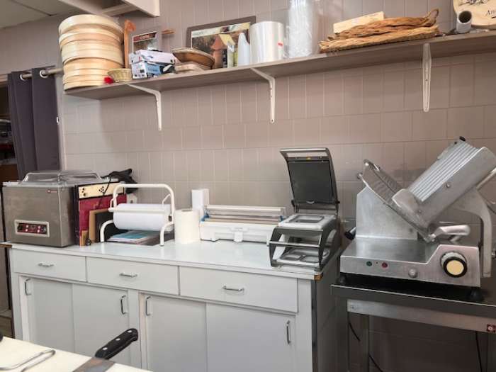 Vente Traiteur, fromagerie, produits régionaux dans le centre ville, proche de Mont-de-Marsan (40000) en France