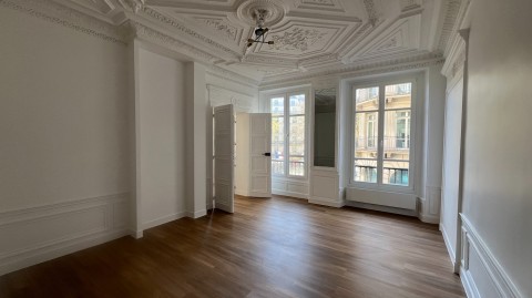 Vente Bureaux / Locaux professionnels, 124 m2 à Paris 8ème (75008) en France