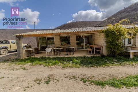 Vente Domaine agricole biologique de 133 hectares à Montbrun-les-Bains (26570) en France
