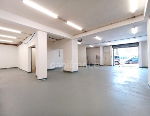 Vente Local de 178 m2 dans une zone artisanale, à Guibeville (91630) en France