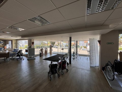 Vente Local commercial de 10770 pi2 dans une zone dynamique, à Pau (64000) en France