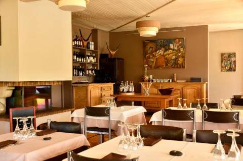 Vente Hôtel restaurant 3* d'environ 12 chambres avec salle de séminaire dans une petite ville, à Gondrin (32330) en France