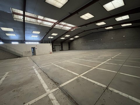 Vente Local d'activité avec bureaux de 1260 m2 à Chartres (28000)