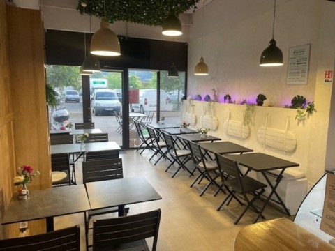 Vente Local commercial avec extraction idéal pour Restaurant avec terrasse dans une zone dynamique, à Carros (06510)